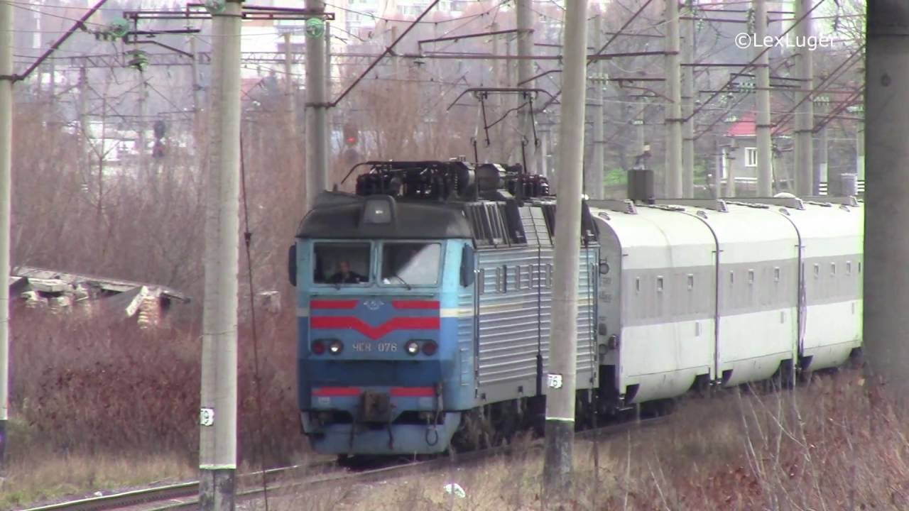 ЧС8-076 з поїздом №747 