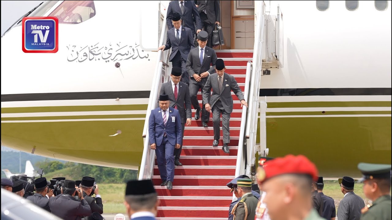 Sultan Brunei berangkat tiba untuk lawatan negara ke Malaysia