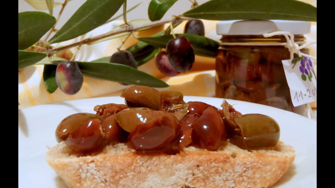 Olive sottolio denocciolate, tipo taggiasche.