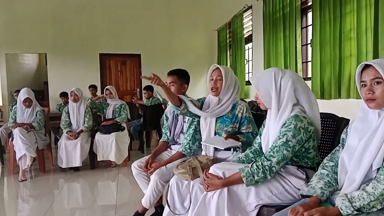 Tidak mau kalah... 