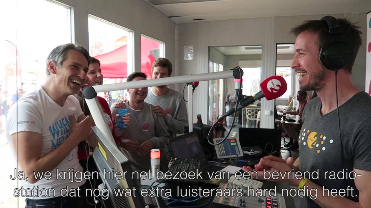 Q-Beach House: Probeert Radio 2 ons strand te pikken?