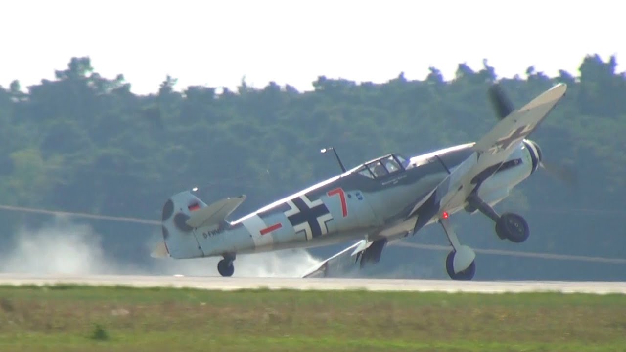 Неудачная посадка Messerschmitt Bf 109 на авиасалоне ILA в Берлине в 2012 году