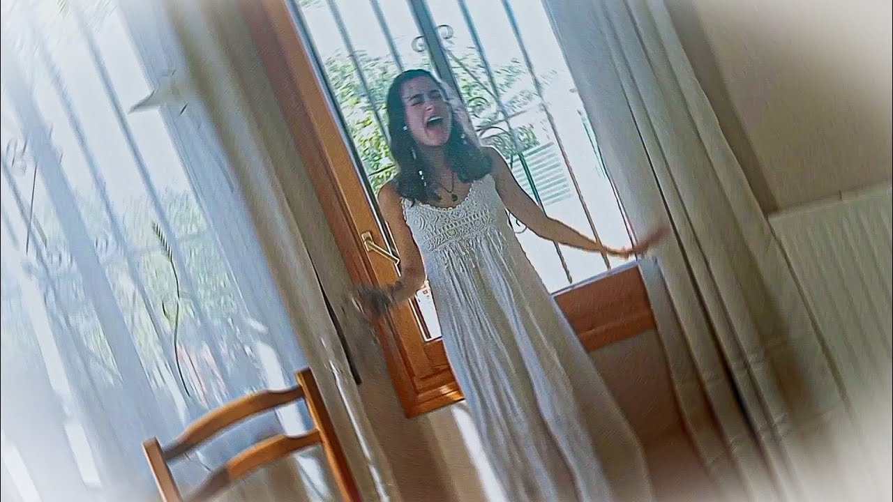 Falling or Flying - Natalia Blanco (V&iacute;deo Oficial)