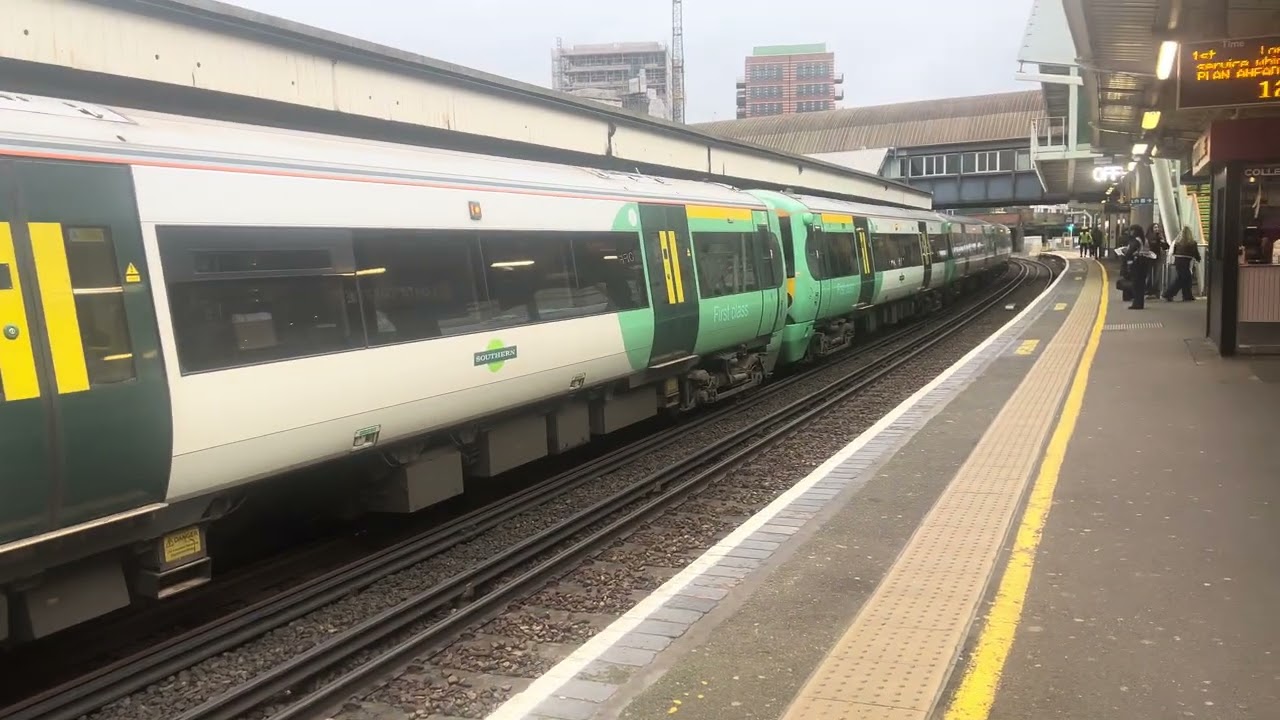 A Few Trains at Clapham Junction 16/12/25