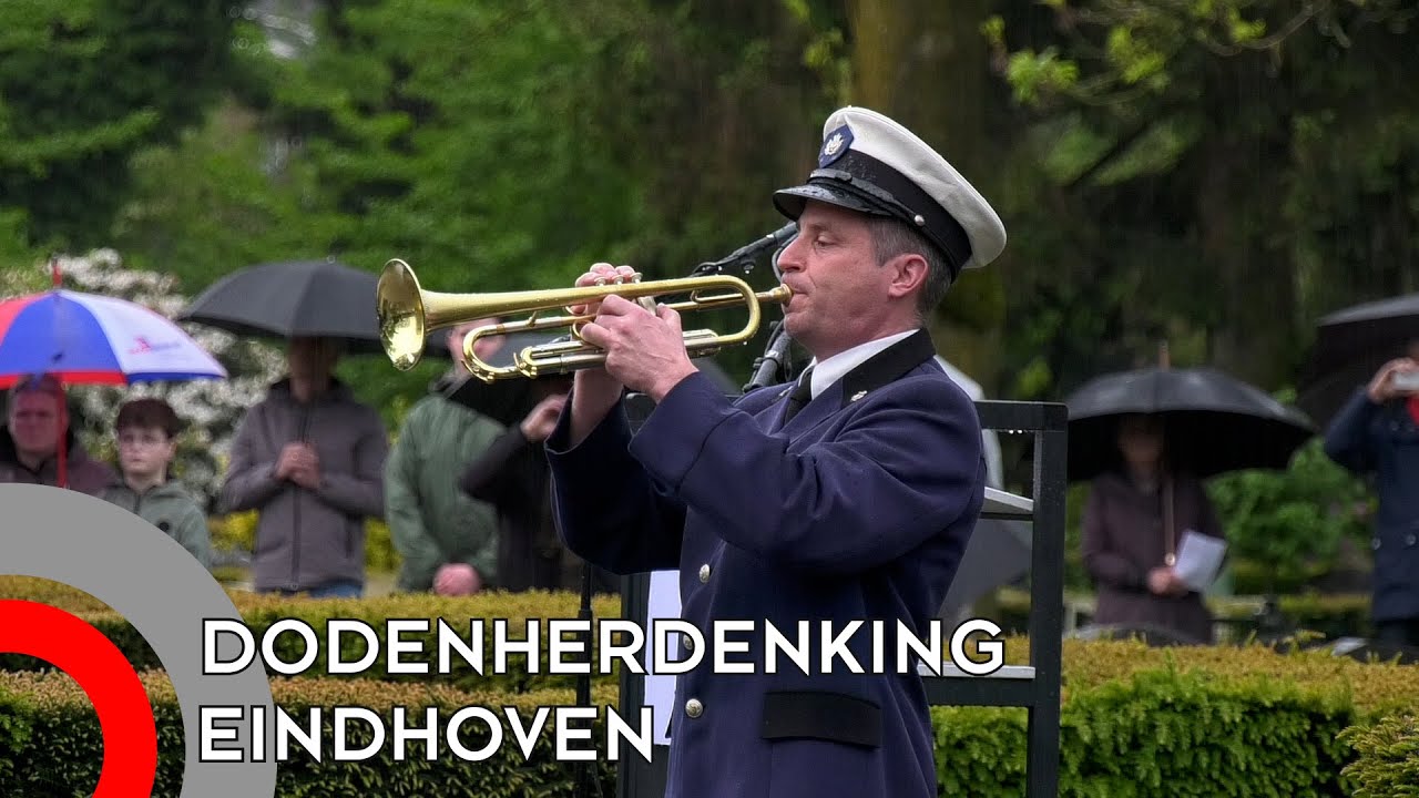 Natte, maar 'indrukwekkende' Dodenherdenking in Eindhoven