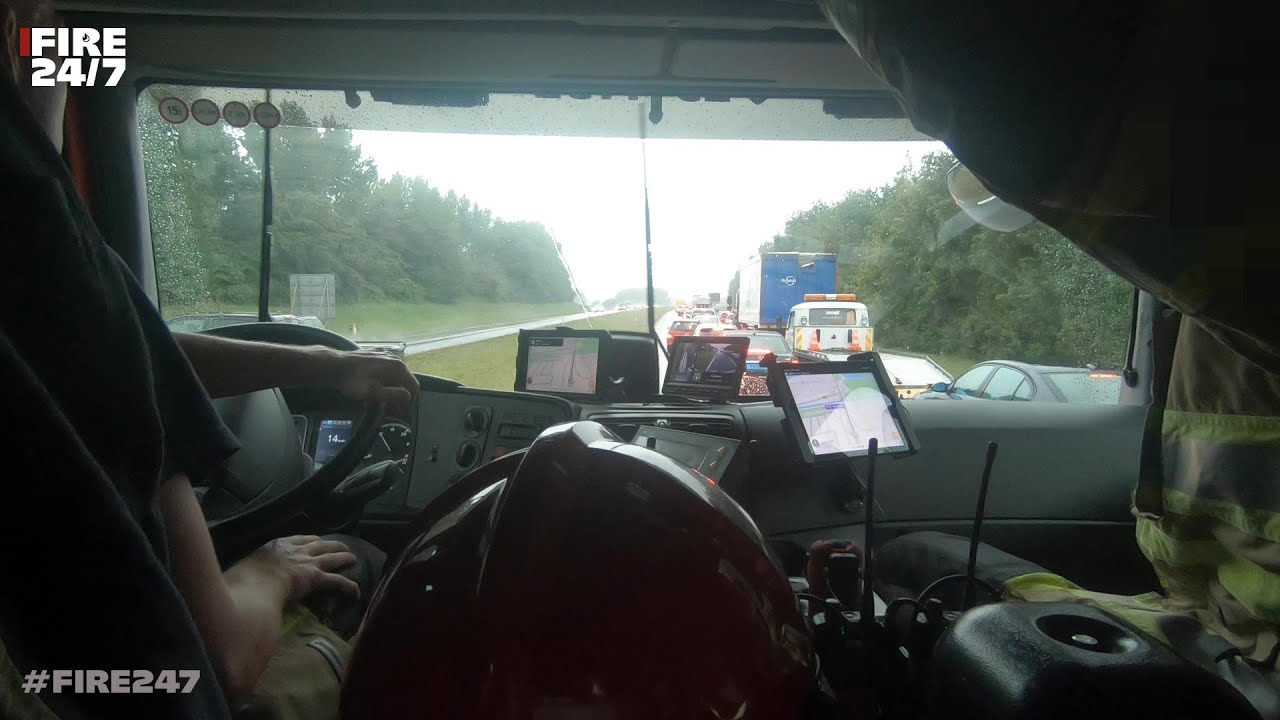 DUTCH FIREFIGHTERS - CHAUFFEUR KRIJGT GEEN RUIMTE VAN WEGGEBRUIKERS TIJDENS UITRUK!