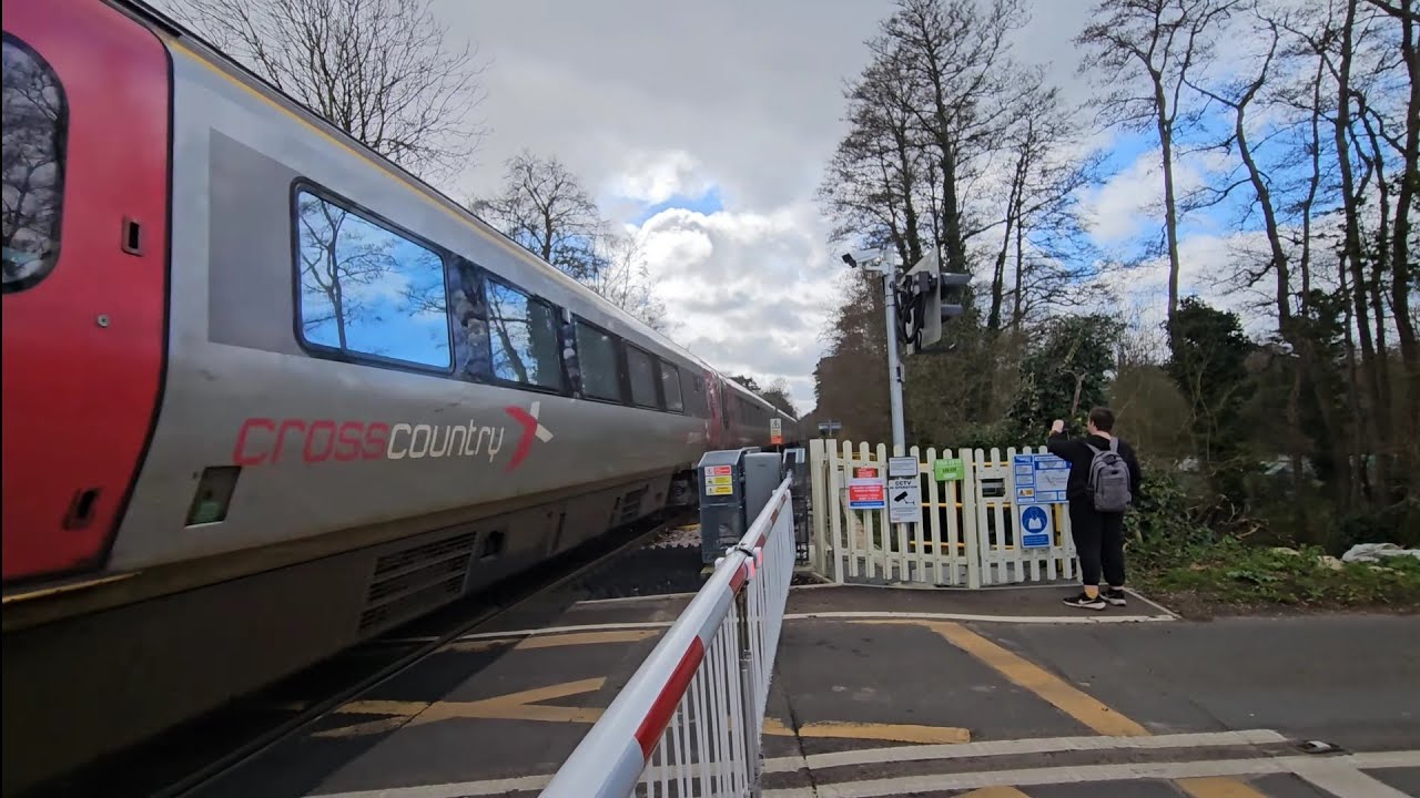 Princes Bridge Level Crossing With XC Cross Countrys Filmed with @christophersvlogsandgaming2020