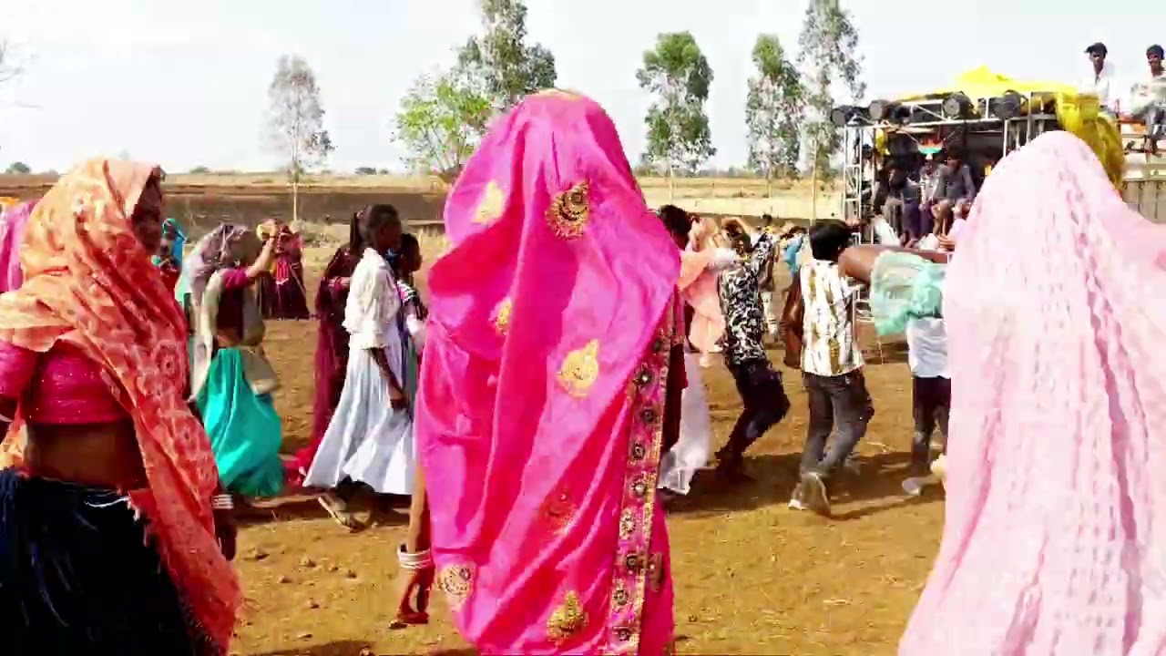 नवि सादि जानुडि 👑🤪 टिमली डांस 💃 आदिवासी हटके डांस वीडियो वायरल 2025