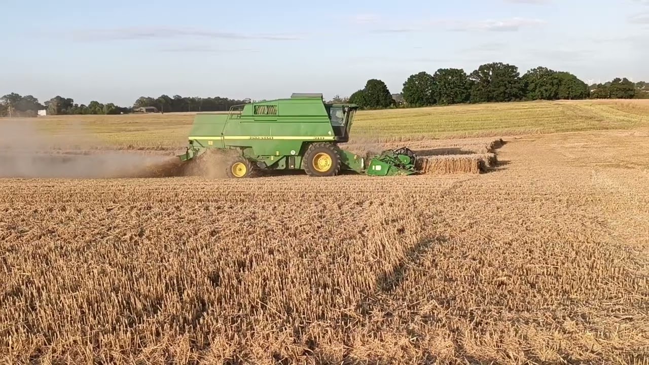 John Deere 2266