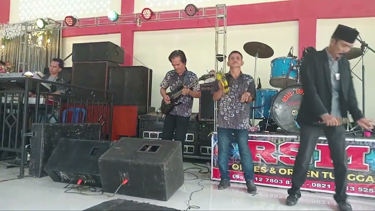 Sebuah lagu Hitam dunia mu,Mc bangkumis M tiku