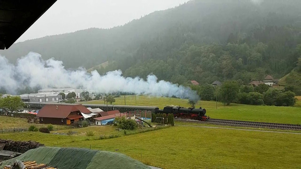 Zugverkehr in Gutach Schwarzwald ( historischen Dampfsonderzug Hausach )