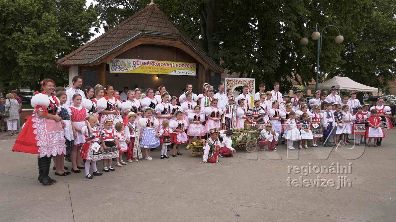 Dolní Dunajovice patřily krojovaným dětem. Hodečky slavily 20 let.