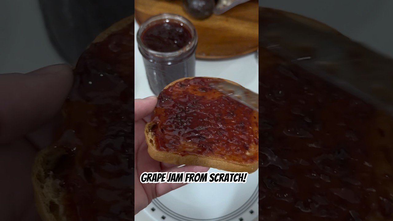 3 ingredients Homemade Grape Jam!  So good you&rsquo;ll never want store bought again! #grapejam