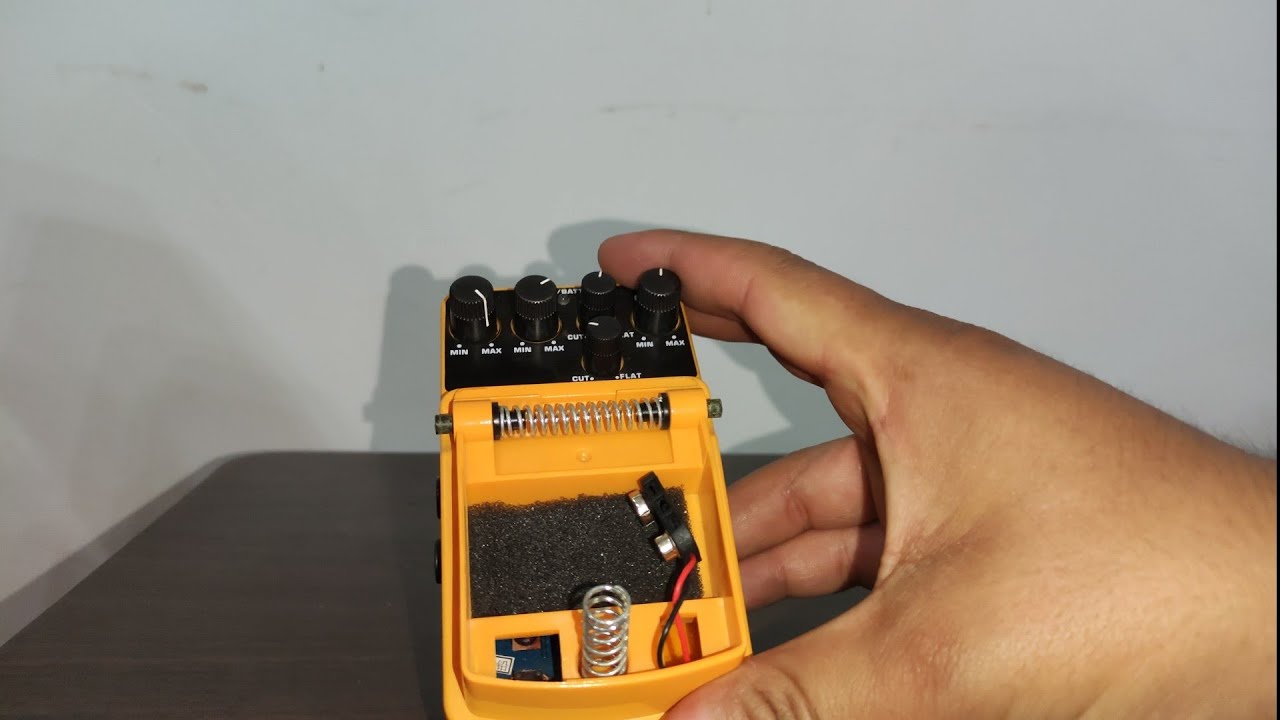 ¿Como Instalar Batería A Los Pedales Behringer? 4K 60fps | donde llevan la batería los pedales