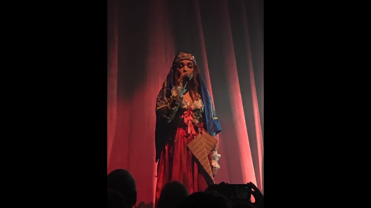 FKA Twigs - Home With You - LIVE in Vancouver