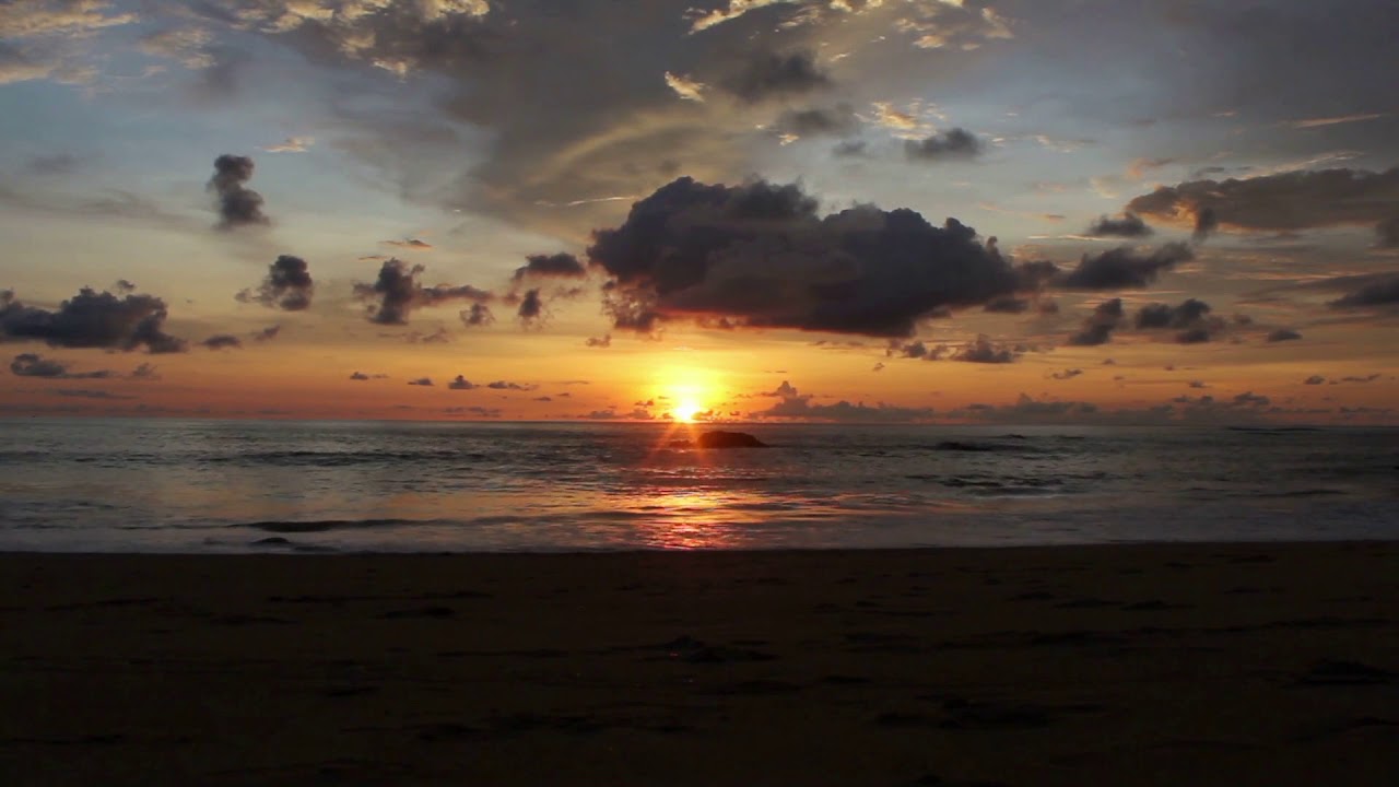 🛌🌅🎧  Relaxing piano music  and beach waves view. #sunsetonthebeach #meditation #waves #sleep