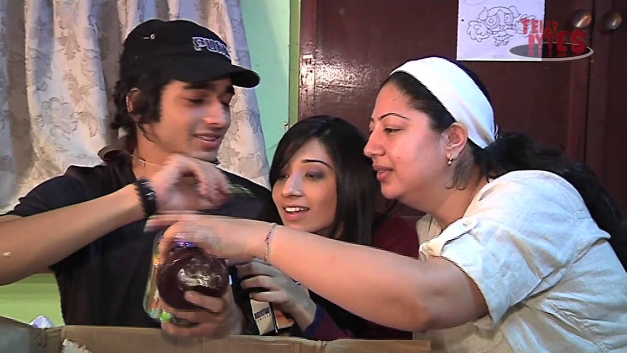 Shantanu Maheshwari's Gift Segment with Vrushika and Palki Malhotra Part 5