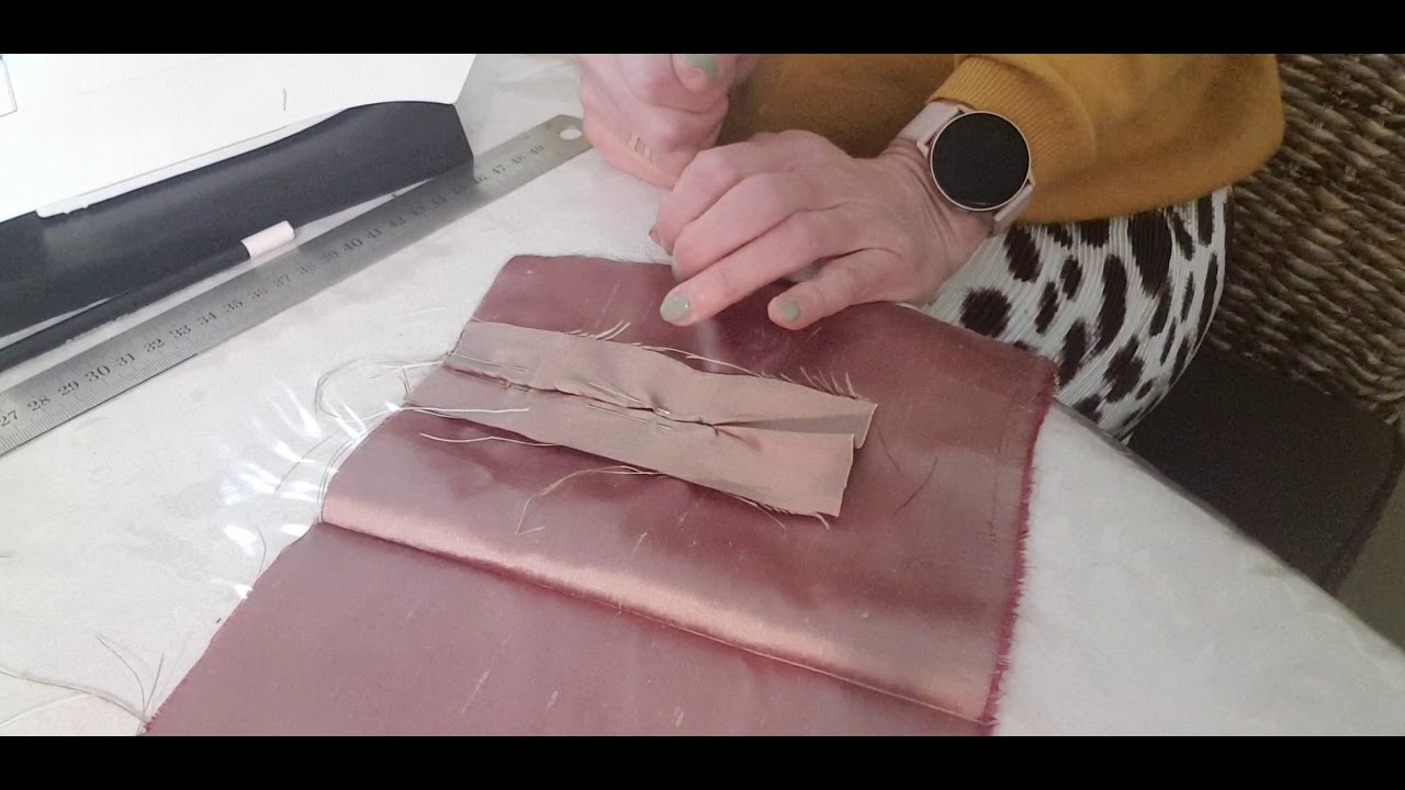réaliser une patte de boutonnage sur une manche avec un poignet