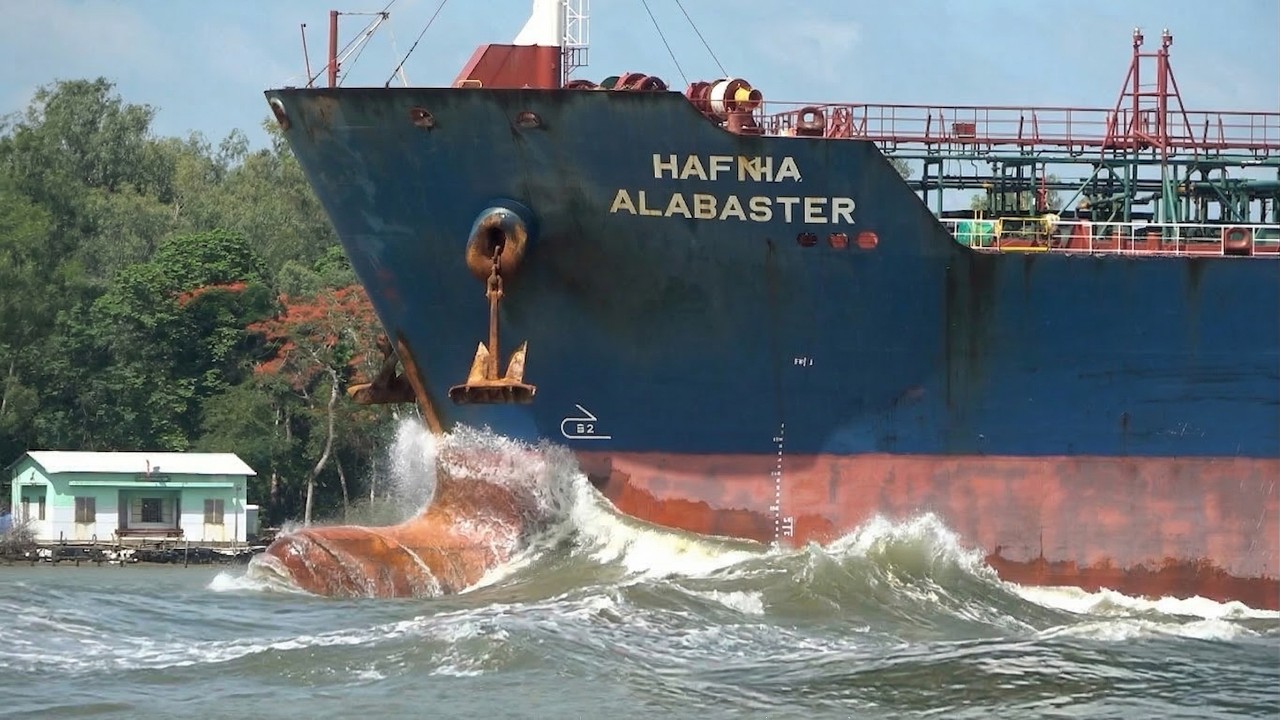 Oil Tankers Returns To Vietnam As Strait Of Hormuz Tensions Escalate