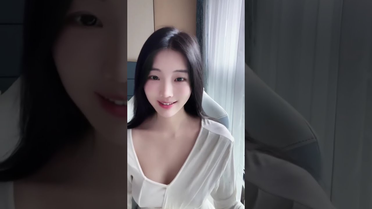 美女直播闪现，这身材谁受得了啊！