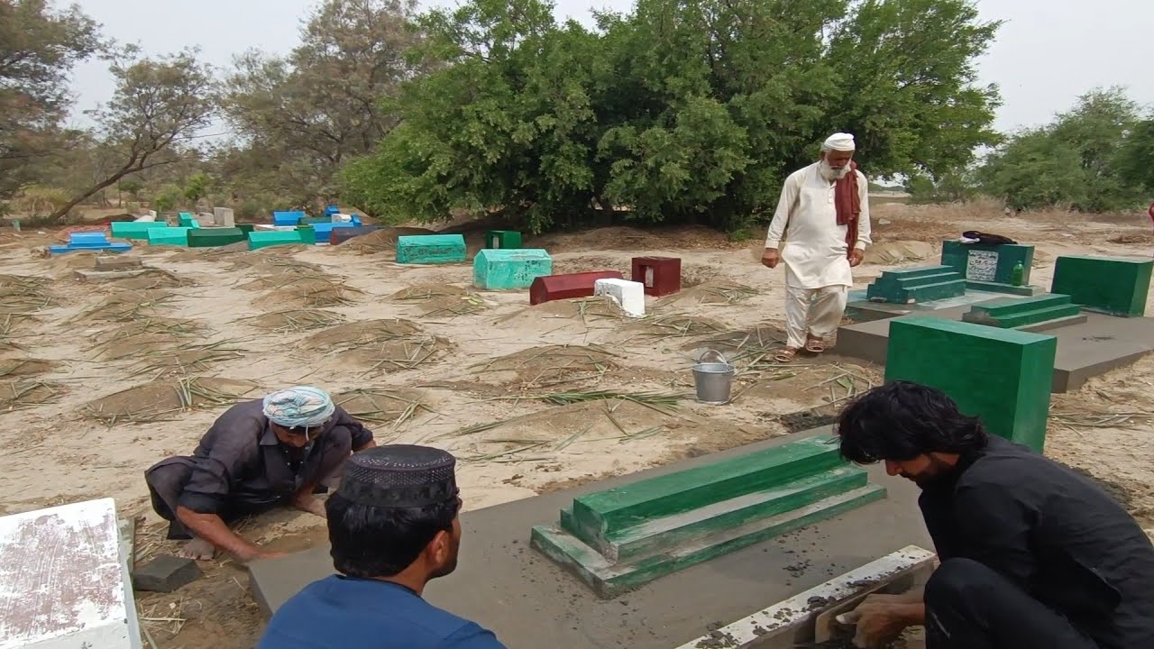 اللہ پاک جو ان قبروں پے ہے ان کو جنت میں جگہ دے اور دوزخ کی اگ سے بچائے 🙏🤲🌧️