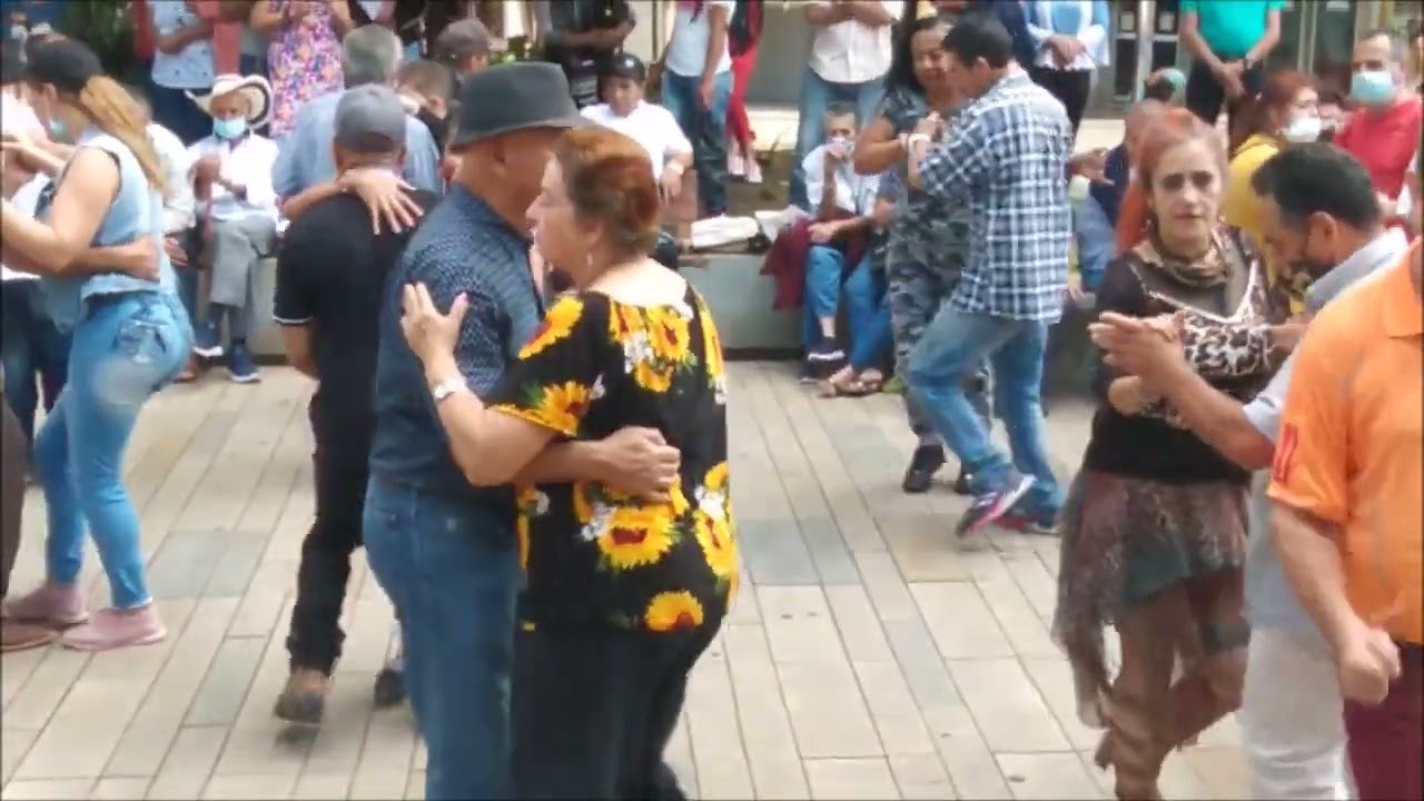 DEJALA QUE TENGA MOZO   ALEX SANCHEZ