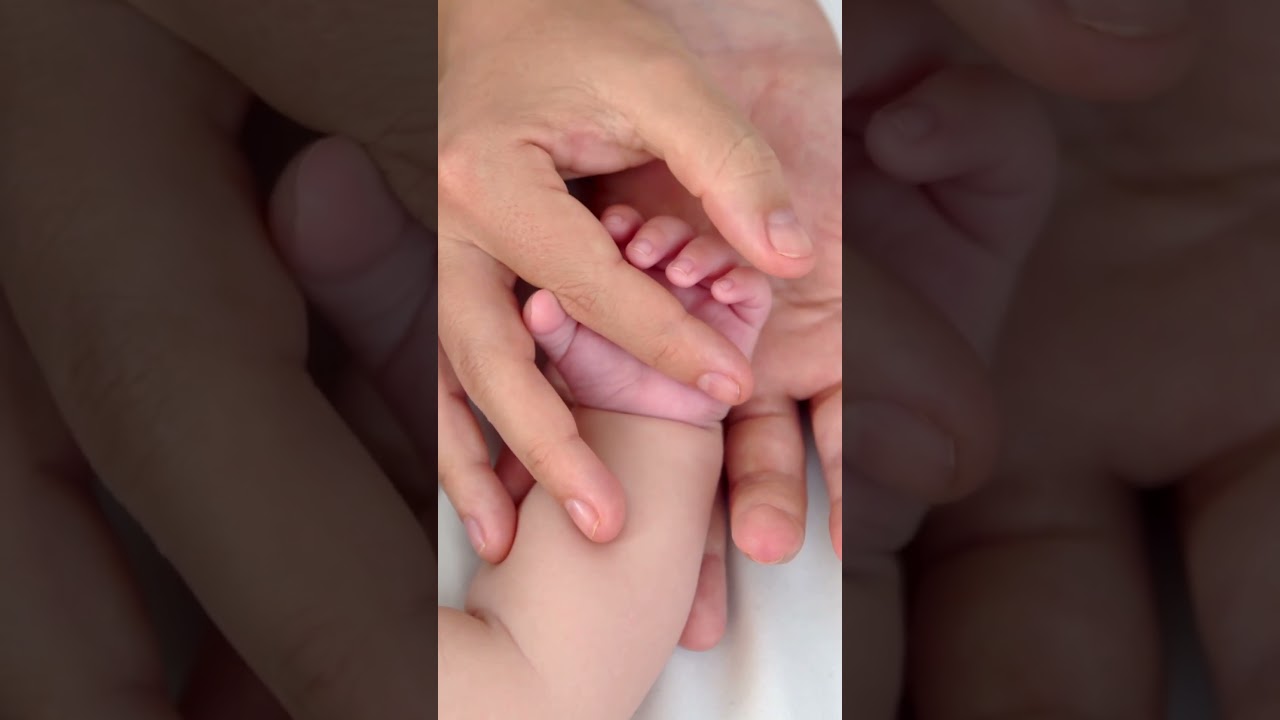 The Amazing Reason Newborn Babies Hold Your Finger So Tight