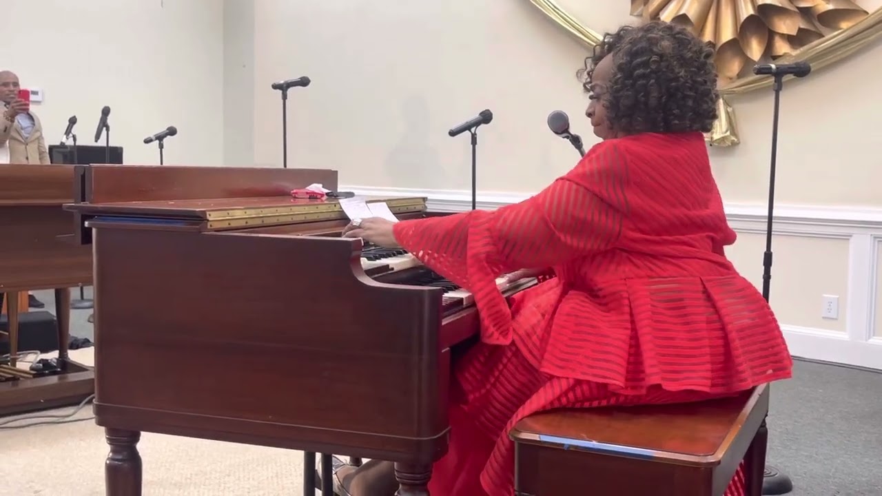The Queen of the B-3 organ Twinkie Clark in concert. @Gospel @TheClarkSisters