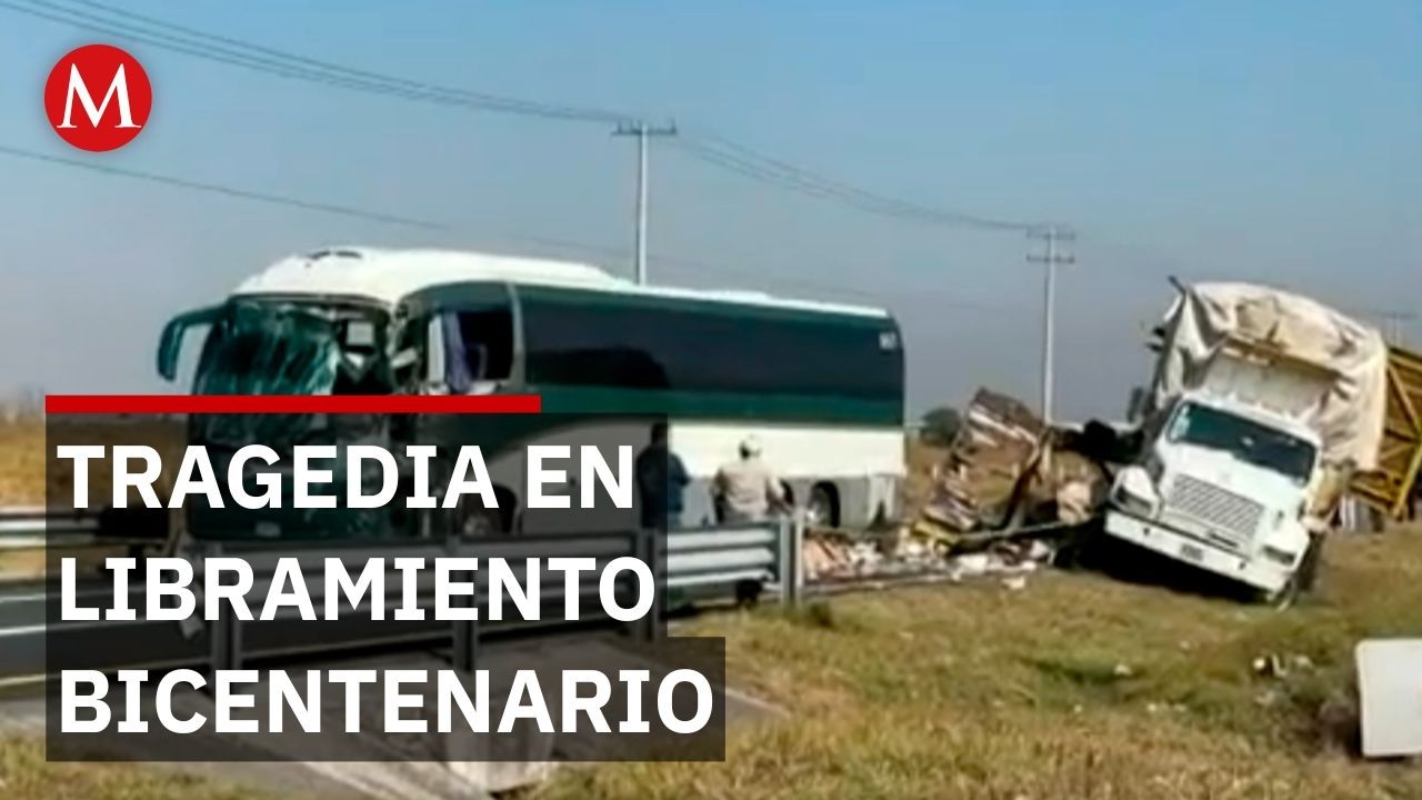 Tragedia en el Libramiento Bicentenario: Carambola de 31 autos deja 2 muertos