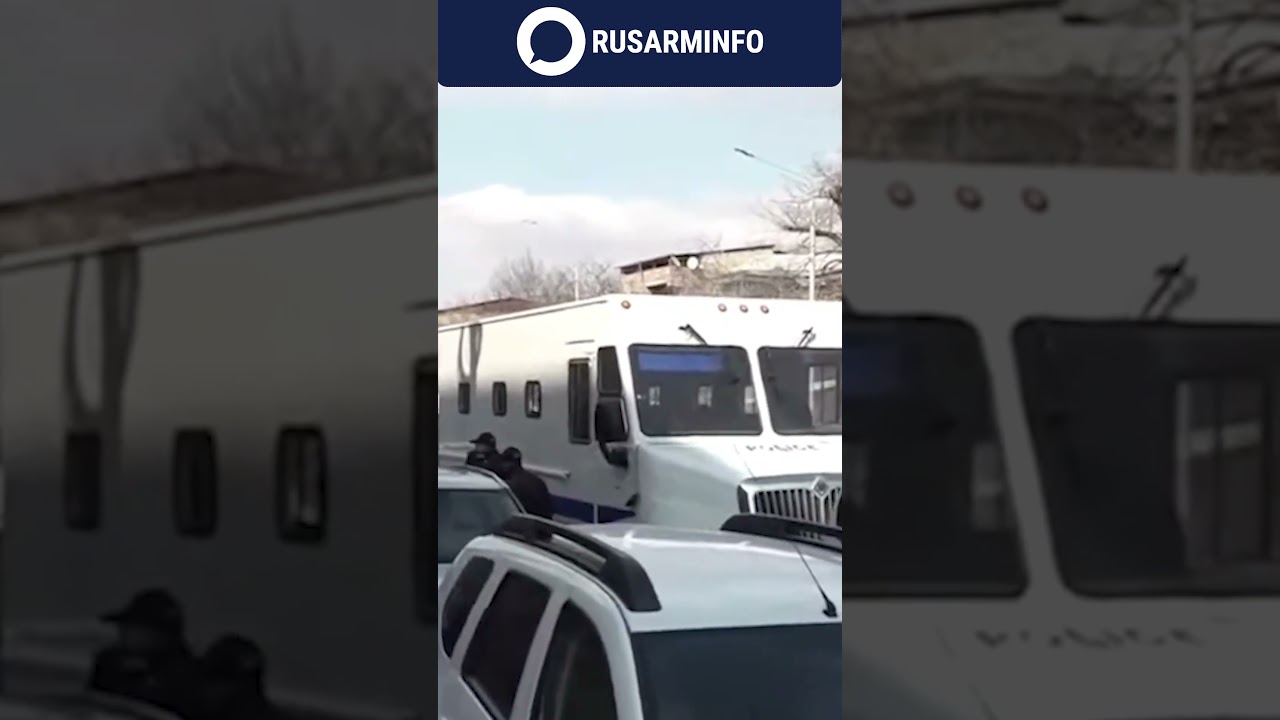 Сторонники Карапетяна собрались у здания суда в Ереване