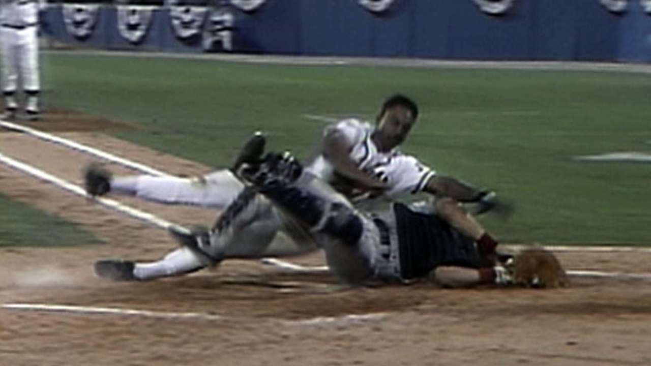 1991 WS Gm4: Smith collides with Harper at the plate