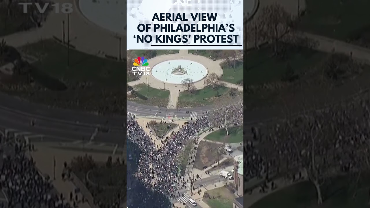 СМОТРИТЕ: Вид с дрона на митинг сотен людей в Филадельфии в поддержку движения &laquo;Нет Кингс&raquo; | N18G