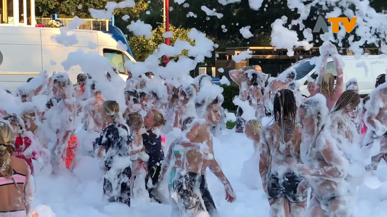 Zwemseizoen Bijtelskil afgesloten met schuimparty  - Altena TV