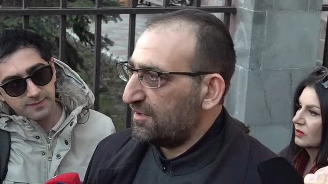 «Ինձ չե՛ք վախեցնելու»․ Արշակ Սրբազանի առաջին խոսքերն՝ ազատության մեջ