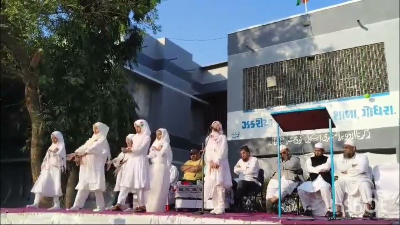 प्यारी सी आवाज में सुनिए ए नौजवान मंजिल तलाश कर #republicday #zakariya #urdu #school #godhra