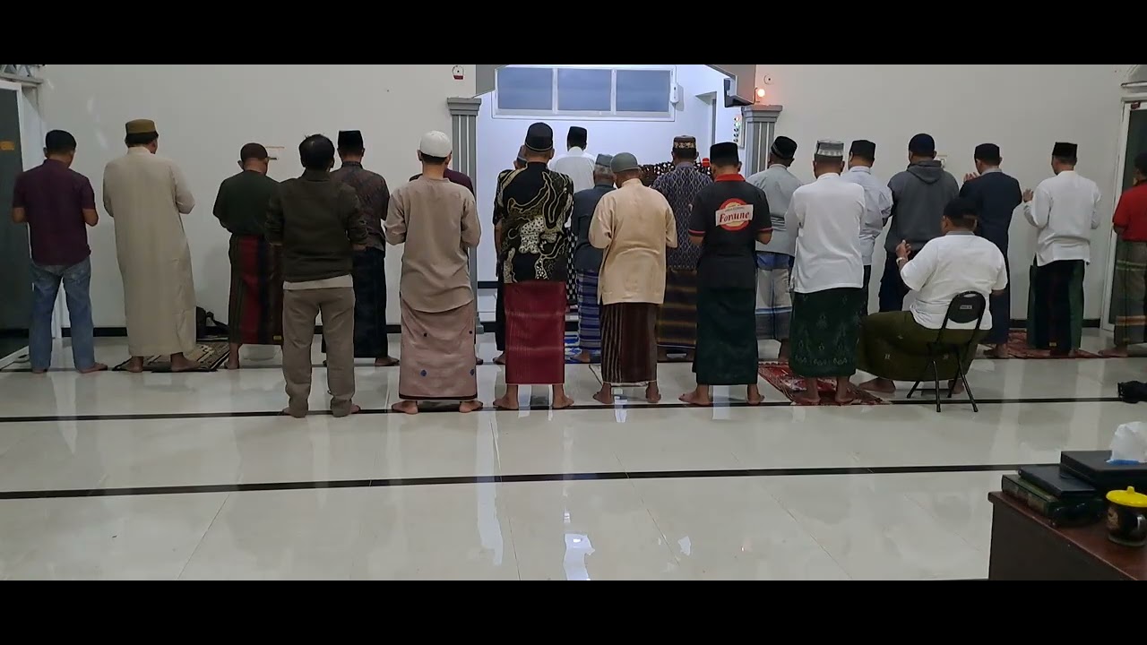 @Jamaah shubuh di Masjid Haji Alabror, Masjid rest area 24 jam Jl raya Pati Kudus Km 4 Pati 59163