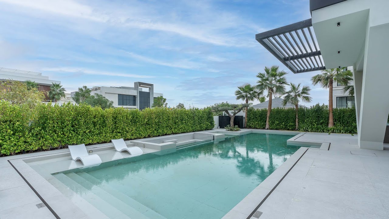 Spectacular Furnished Park View 5-Bedroom Villa