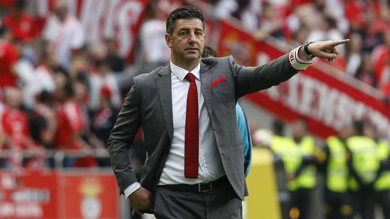روي فيتوريا المدير الفني الجديد البرتغالي برضه ل منتخب مصر نورت يا عم الحاج مين دة و هنستنّى منه ايه