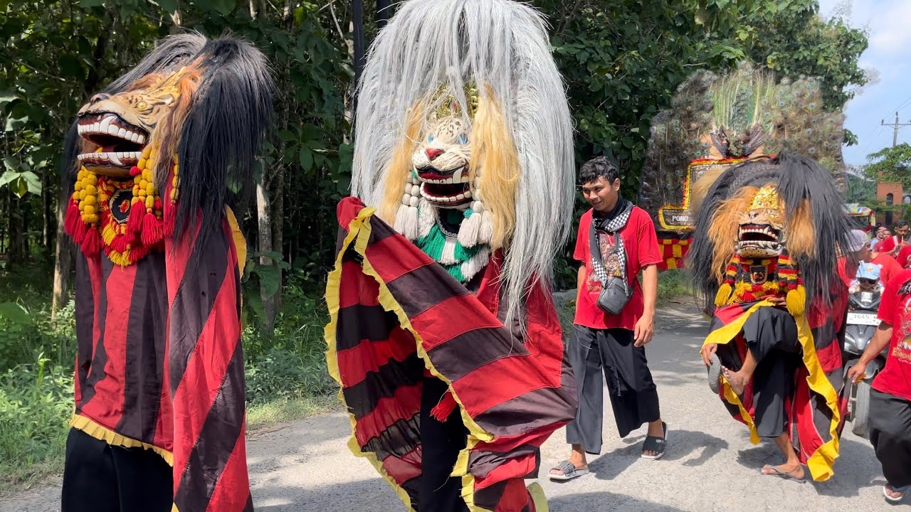 Arak Arakan Barongan Blora Taruno Adi Joyo Keliling Desa Semampir
