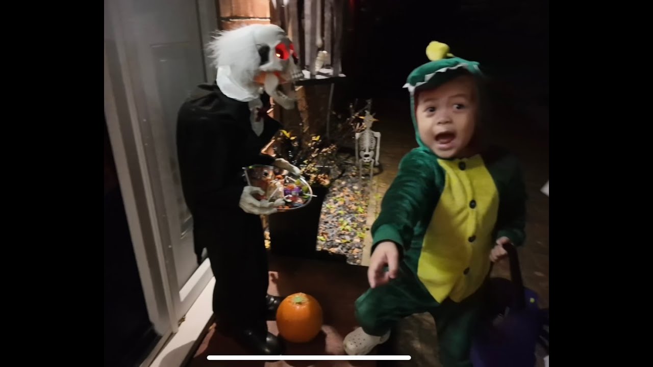 Halloween đầu tiên ở UK 🎃 – Mabu đi xin kẹo & lộ trình độ tiếng Anh thật 😳🍭