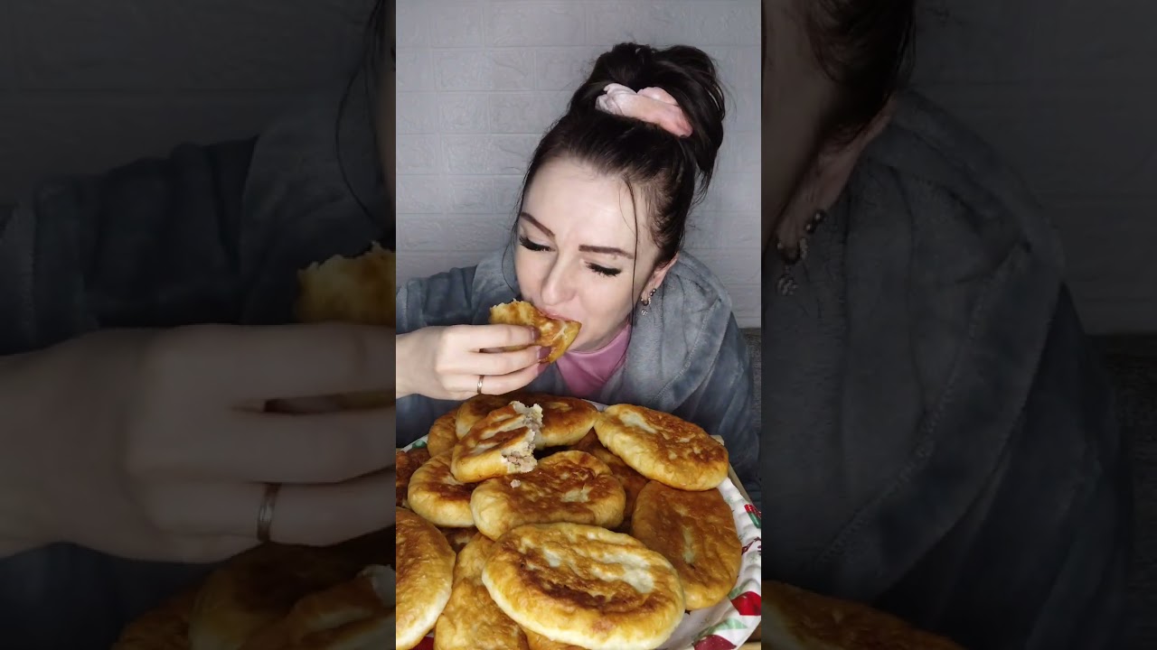Мукбанг пирожки с картошкой 