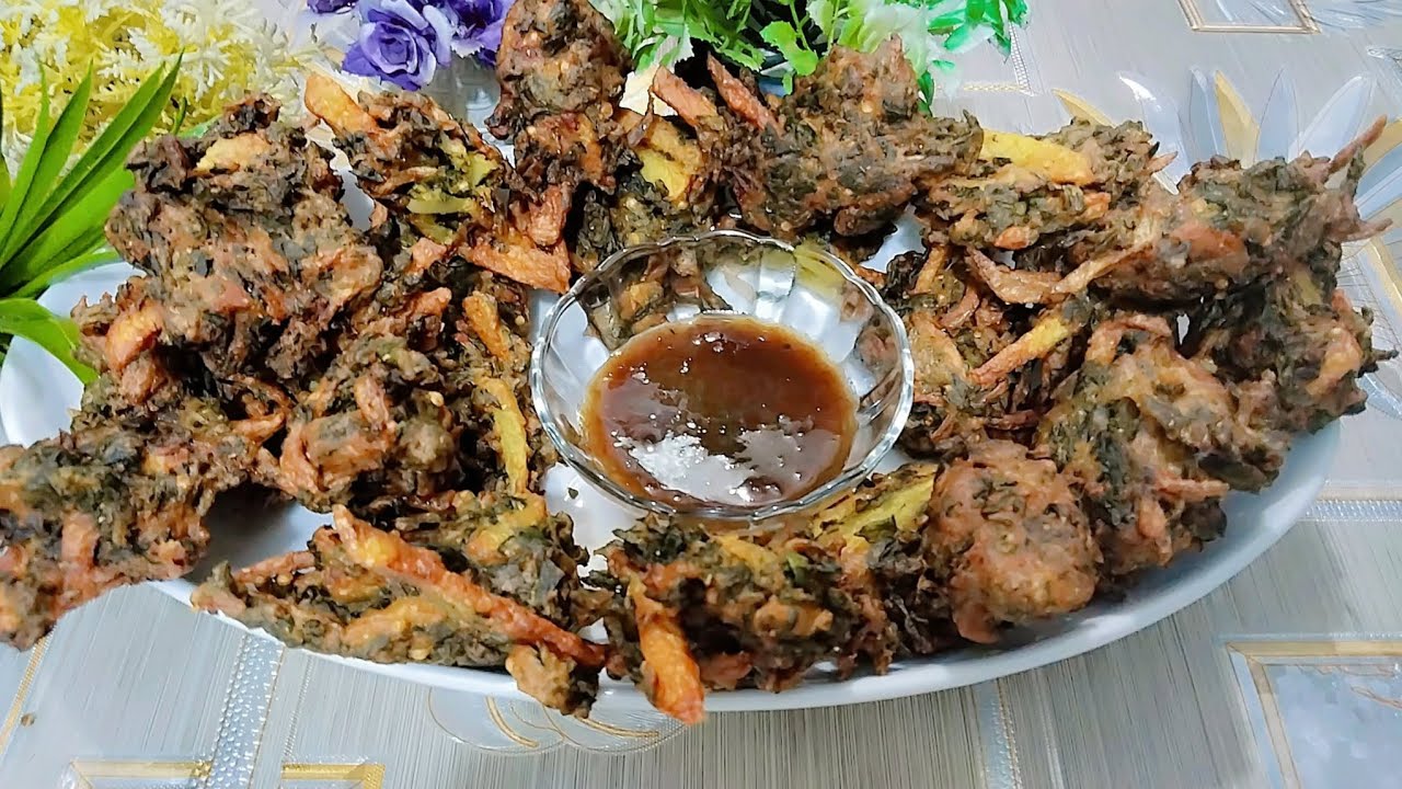 Crispy Aloo palak pakoda#fritters #food 