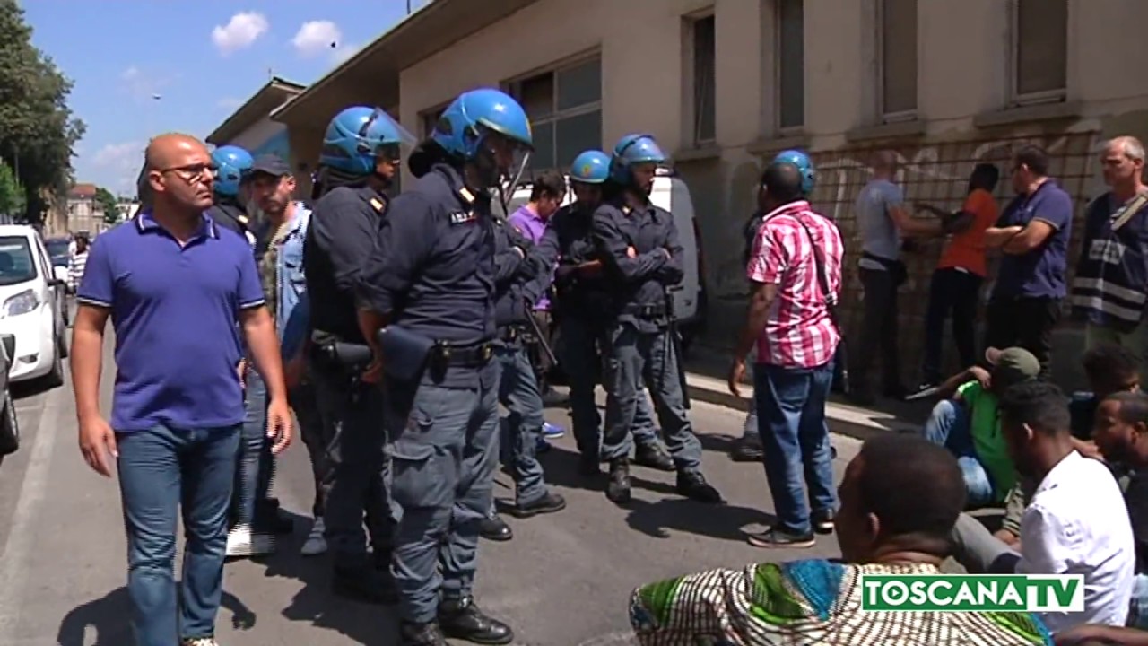 2017-07-12 FIRENZE - TENSIONE A FIRENZE PER LO SGOMBERO DI UNO STABILE