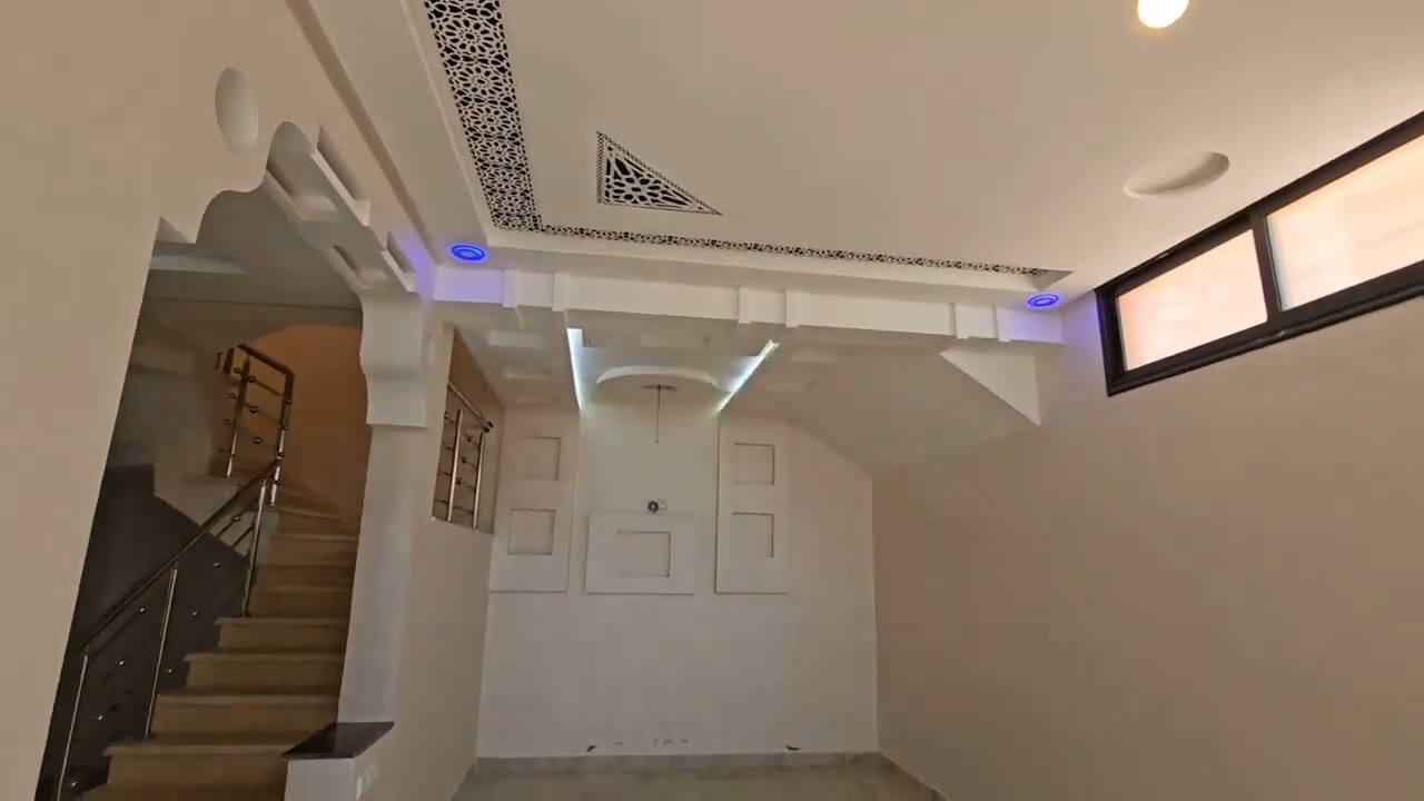 دوبليكس. فاخر.  للبيع. 2 واجهات 220 متر. بني. ملال. 0645159112