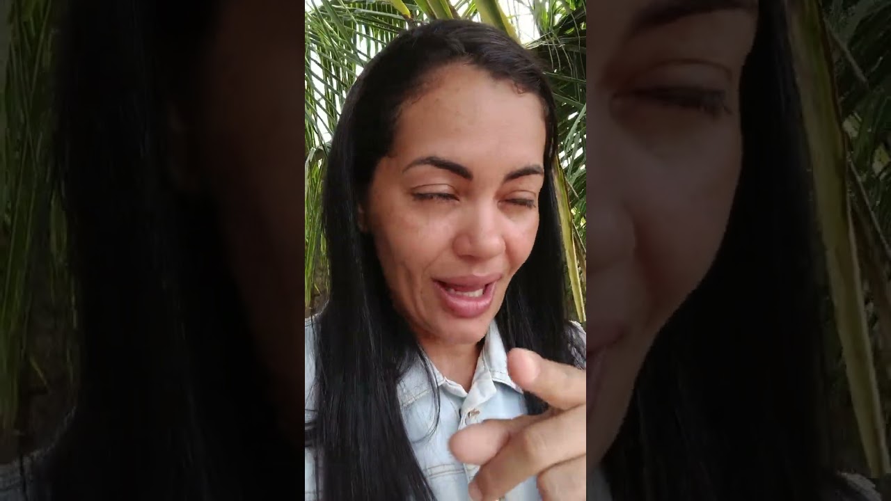 Ela tá preparando uma comida para você