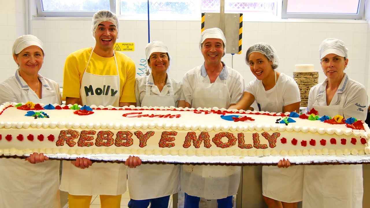 FACCIAMO LA TORTA GIGANTE DI REBBY E MOLLY