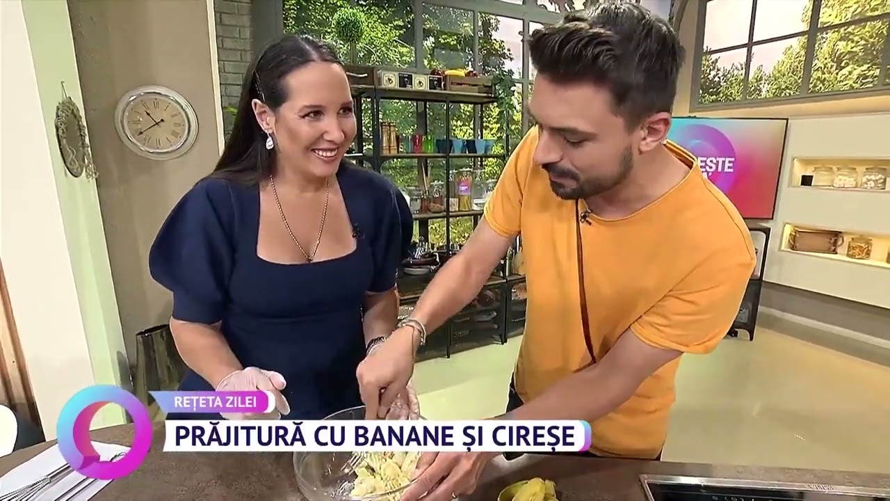 Prăjitură cu banane și cireșe