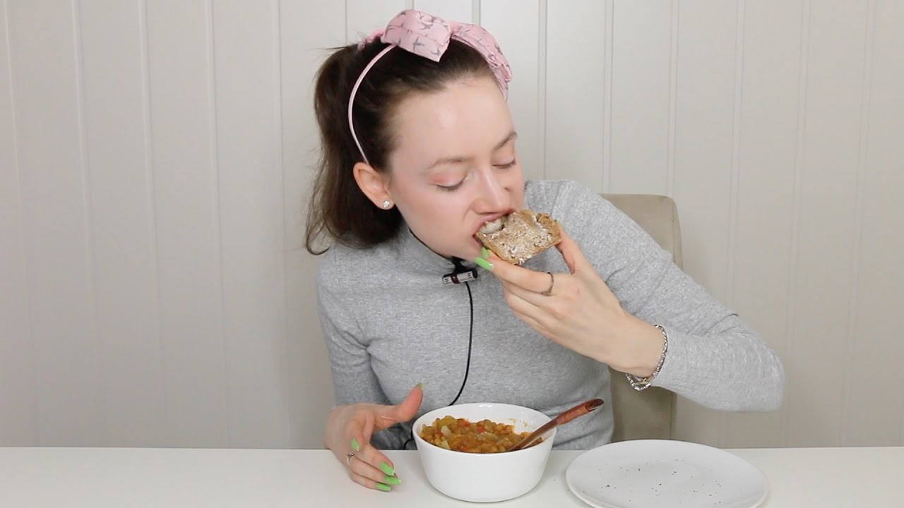 ASMR Eating Sounds | Chili Lentil Soup & Bread Roll