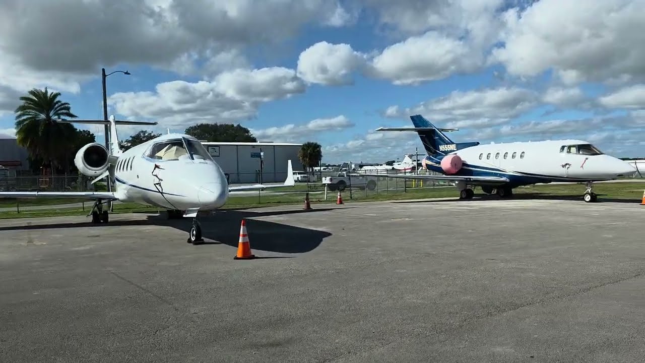 Bombardier Learjet 60 & Beechcraft HS 800XP at KFXE Fort Lauderdale Executive.