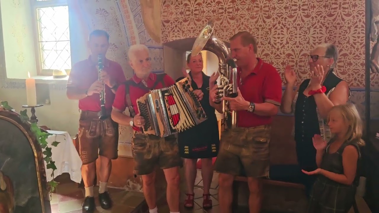 Kirchale Kirchtag 2024 - Trio M.O.S - Einzug in die Kirche